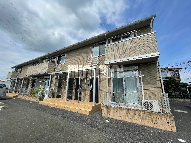 建物外観　オシャレな色合いのアパートです。