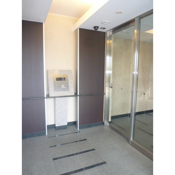 ロビー　オートロック付き