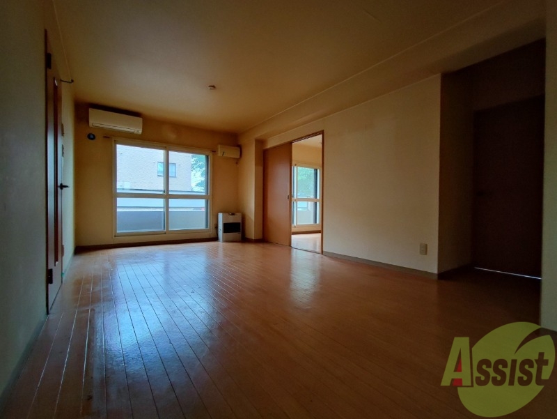 居室・リビング　広々としたリビングですね。使い勝手がよさそうですね！