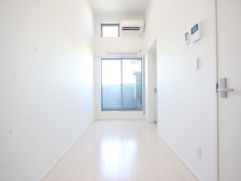 バルコニー　洋室5.8帖　ロフト5.4帖（収納でも使えます）