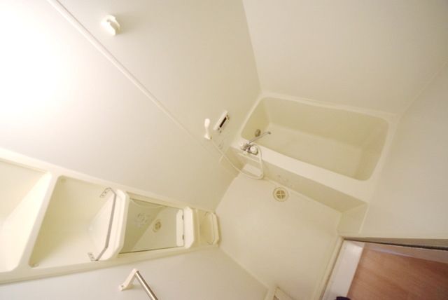 バス・シャワールーム　追い焚き・浴室乾燥機付きです♪