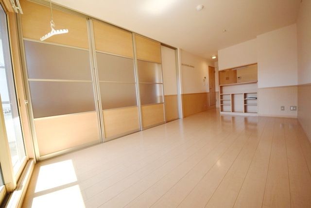 居室・リビング　開放的な室内です♪