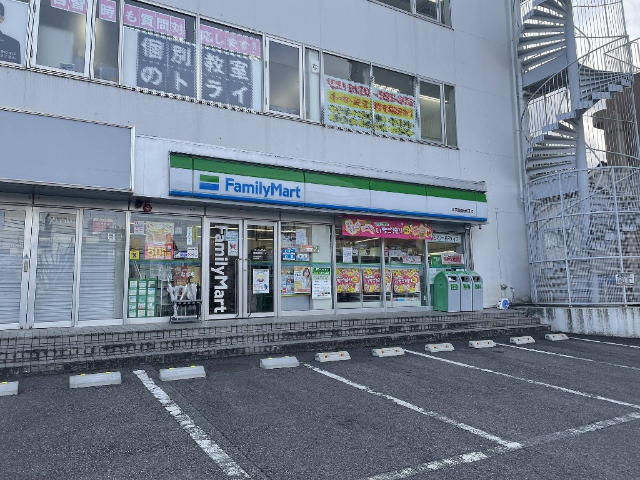 コンビニ　ファミリーマート東岡崎駅南口店（コンビニ）まで320m