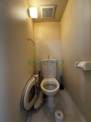 トイレ　別階層の参考写真になります。