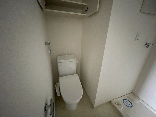 トイレ　同建物反転タイプを表示しています