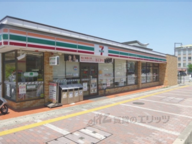 コンビニ　セブンイレブンＪＲ宇治駅前店（コンビニ）まで210m