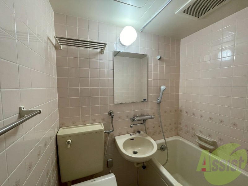 洗面設備　ユニットバス内の洗面台です。朝の身支度もスムーズです。