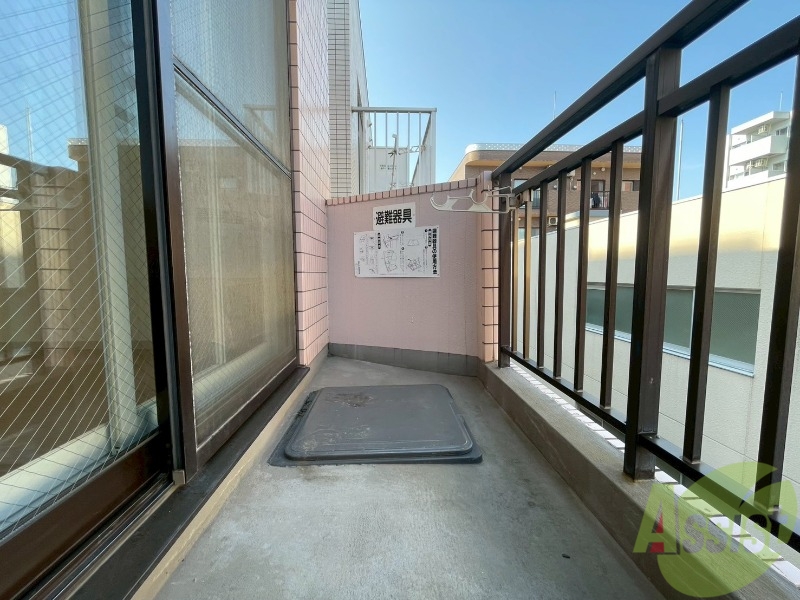 バルコニー　バルコニーです。洗濯物を干したり一息ついたりできますね！