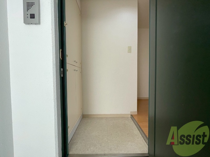 玄関　玄関です。すぐ広いリビングにつながっています。