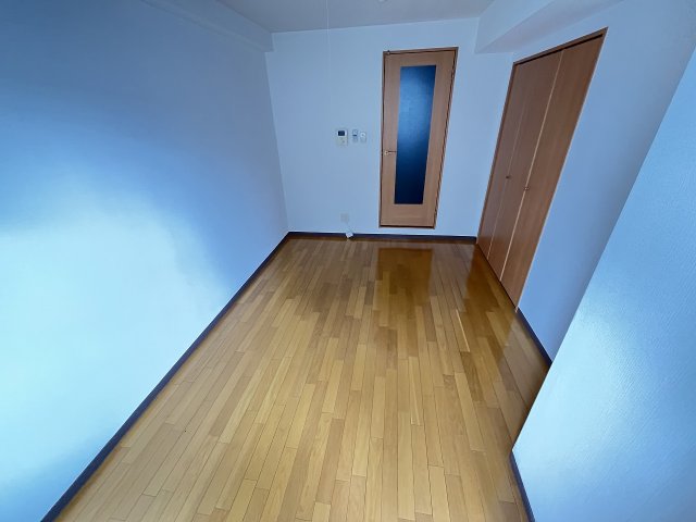 その他部屋・スペース　開放的な寝室です