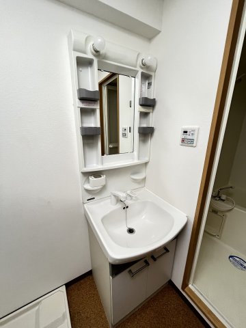 洗面設備　脱衣スペースもあります