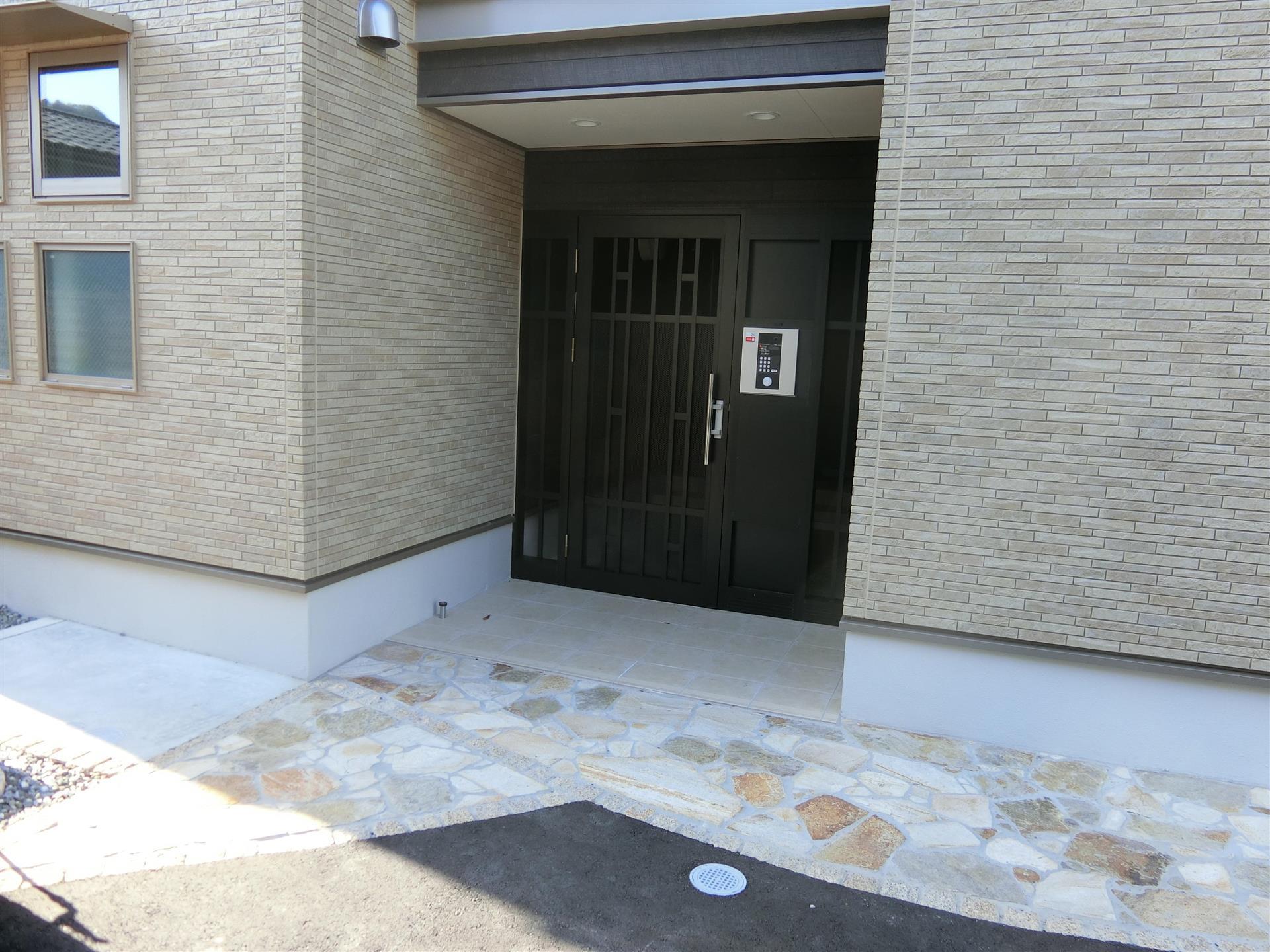 エントランス　オートロック付のエントランスです♪