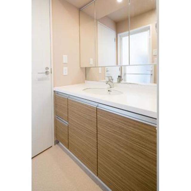 洗面設備　※写真は同タイプ住戸です。