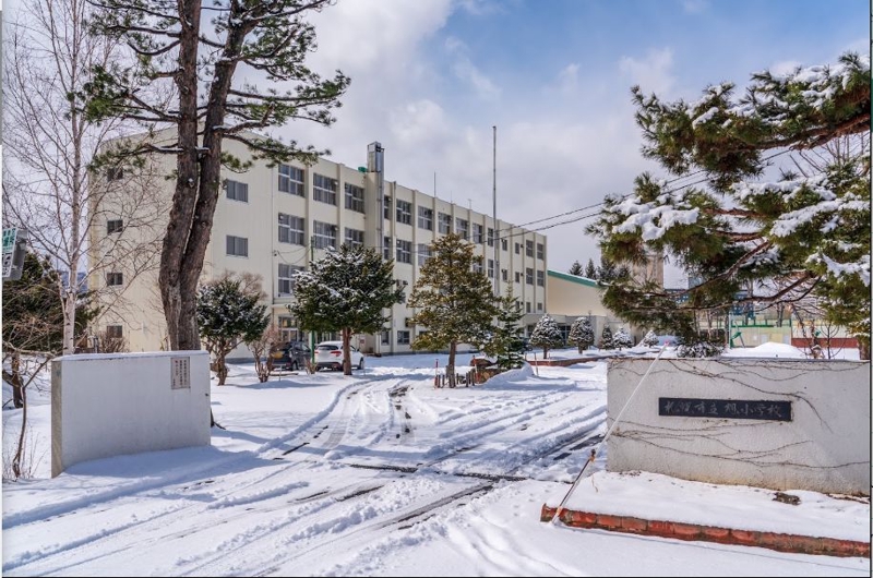 小学校　札幌市立旭小学校（小学校）まで1026m