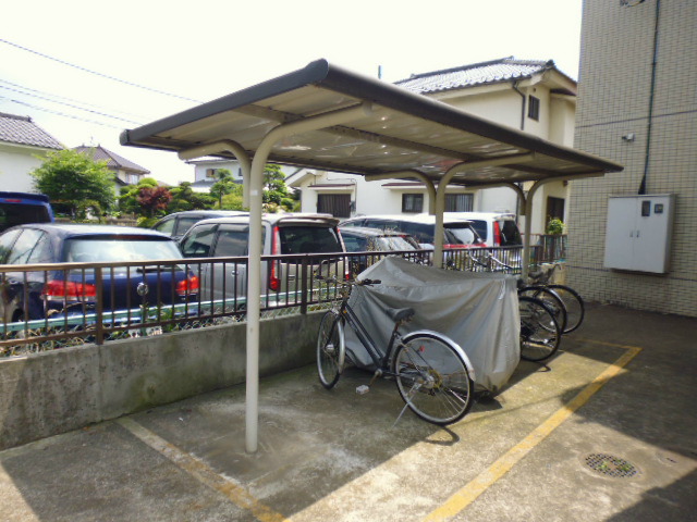 その他共有部分　屋根付きの駐輪場です。