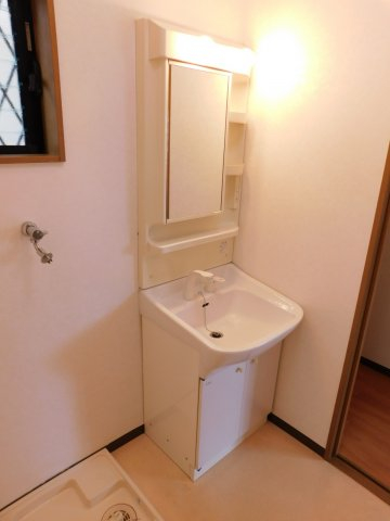 洗面設備　※写真は他のお部屋です。