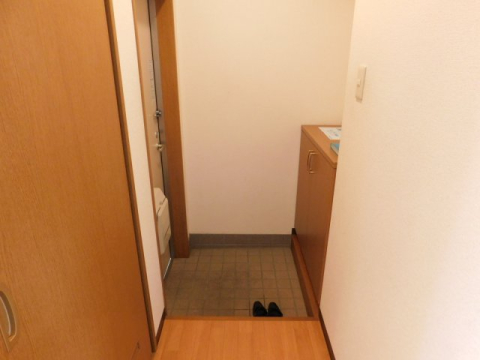 玄関　※写真は他のお部屋です。