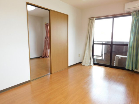 居室・リビング　※写真は他のお部屋です。