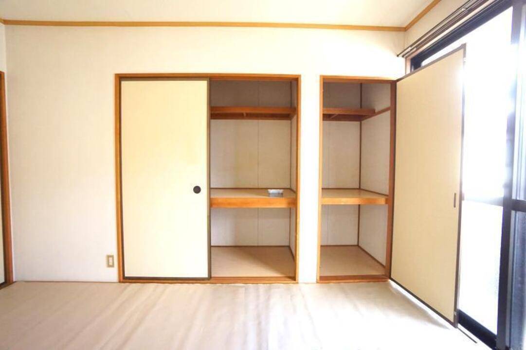 収納　押入れ