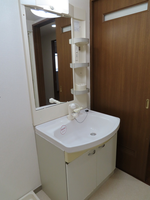 洗面設備　☆シャワー付き洗面化粧台です☆