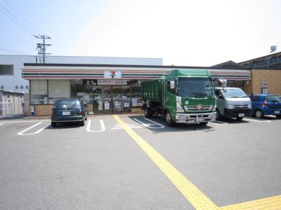 コンビニ　セブンイレブン 大阪北加賀屋5丁目店（コンビニ）まで10m