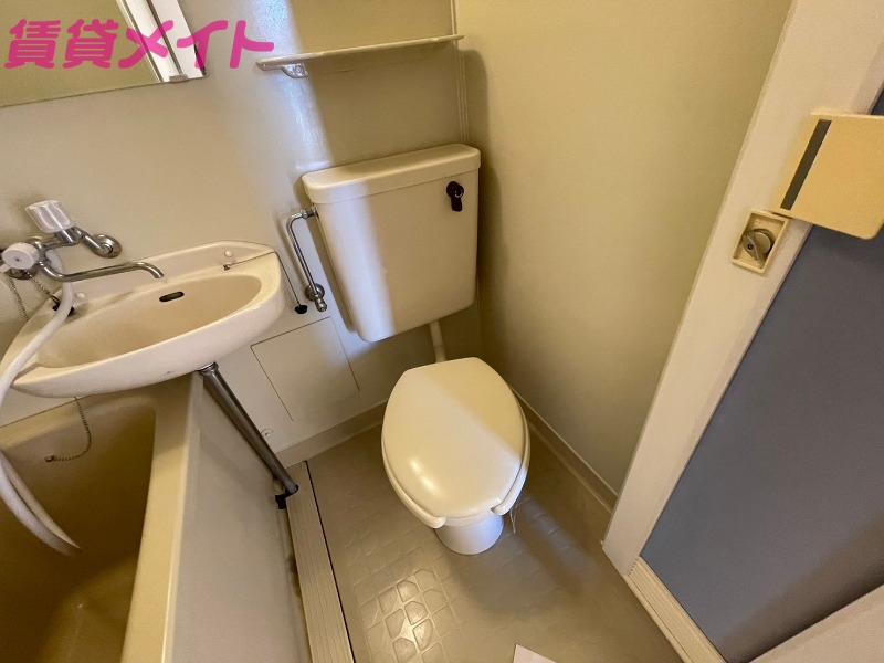 トイレ　同型参考写真