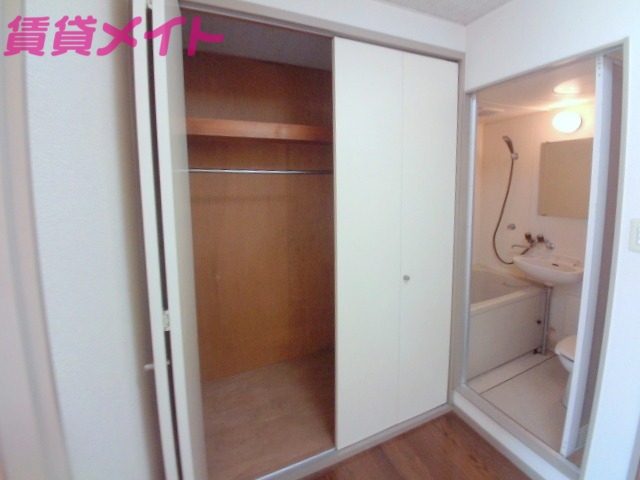 収納　同型参考写真