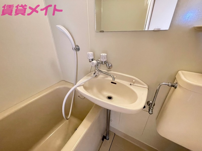 洗面設備　同型参考写真