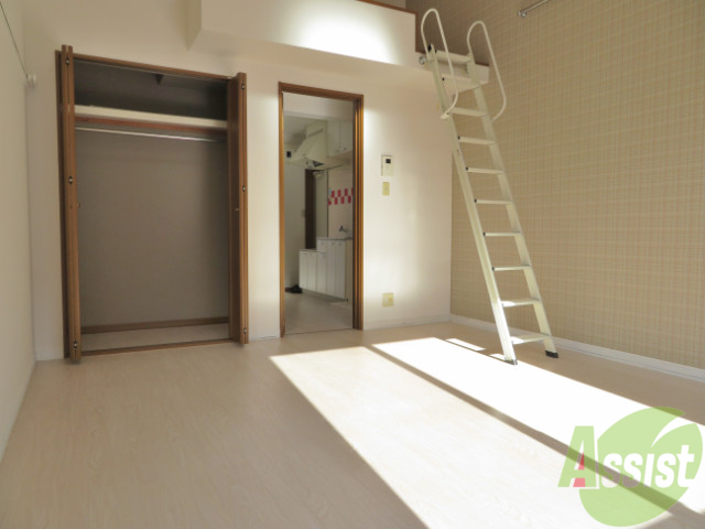 居室・リビング　陽の光が差し込む明るいお部屋は気持がいいですね～
