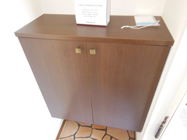 玄関　下駄箱※写真は別号室の参考写真です。