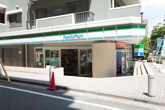 コンビニ　ファミリーマート ネオマイム鶴見東口店（コンビニ）まで66m