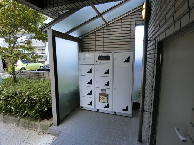 エントランス　宅配BOX