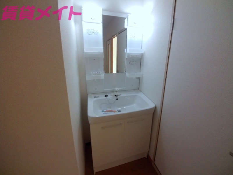洗面設備　同型参考写真