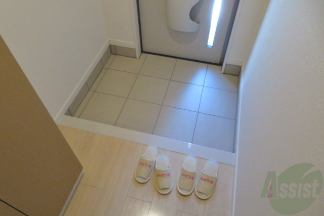 玄関　玄関のお写真です！段になていますのでホコリが入りずらいですね
