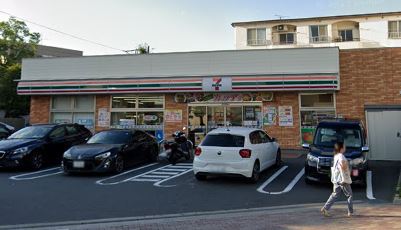 コンビニ　セブンイレブン 目黒鷹番1丁目店（コンビニ）まで301m