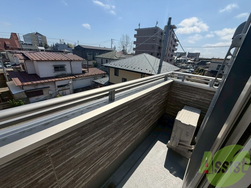 バルコニー　テラスがございます。洗濯物はこちらにどうぞ。