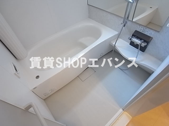 バス・シャワールーム　落ち着いた空間のお風呂です