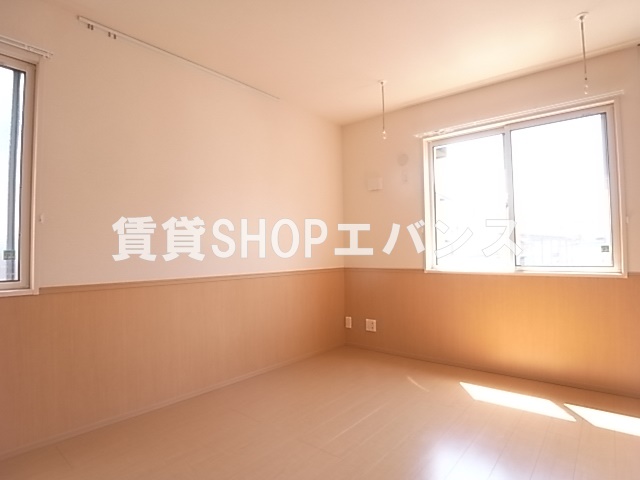その他部屋・スペース　開放的な寝室です