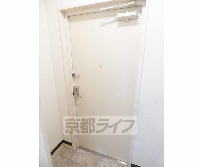 その他設備　きれいなドアです。