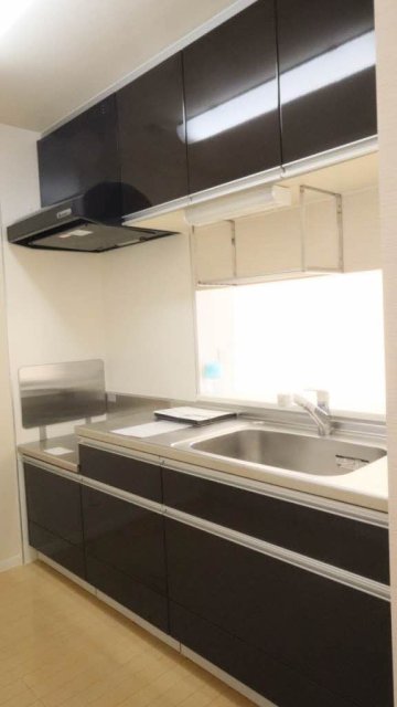 キッチン　掲載写真は同型モデルを掲載しており実際のお部屋と仕様等が異な