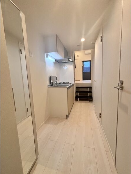 玄関　※写真は同じマンションの違う部屋のものになります。