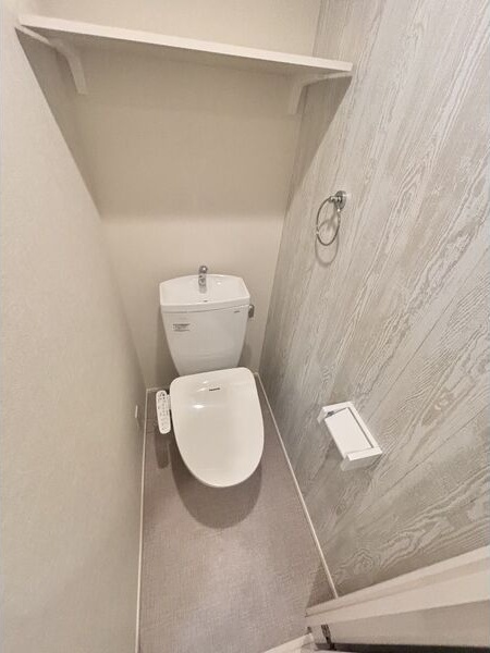 トイレ　※写真は同じマンションの違う部屋のものになります。