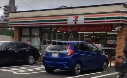 コンビニ　セブンイレブン大和東3丁目店（コンビニ）まで130m