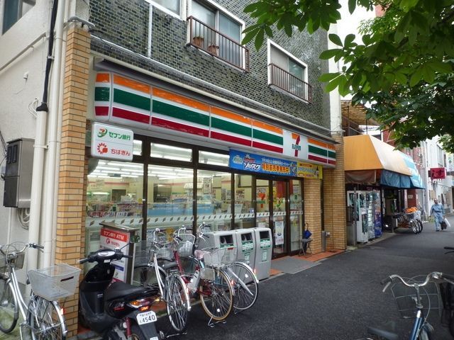 コンビニ　セブンイレブン（コンビニ）まで240m