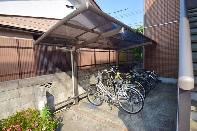 その他共有部分　★屋根付きの駐輪場はあると嬉しいですね★