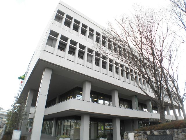 役所　芦屋市役所（役所）まで555m