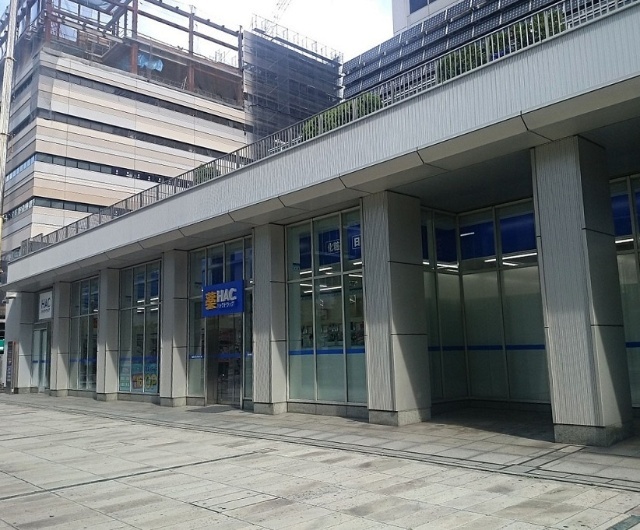 ドラックストア　ハックドラッグ横浜メディアタワー店（ドラッグストア）まで761m