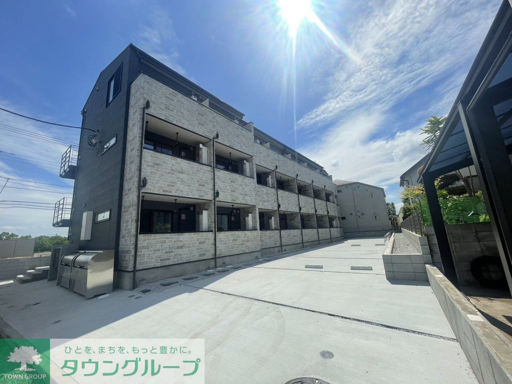 建物外観　駐車場