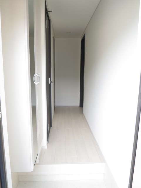 玄関　同一施工会社同一仕様写真