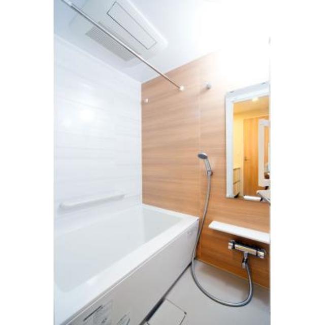 バス・シャワールーム　写真は同タイプ住戸です。